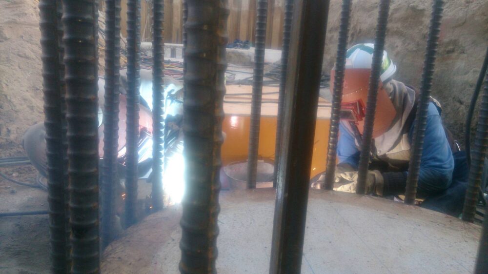 建設 とび溶接、杭溶接工事