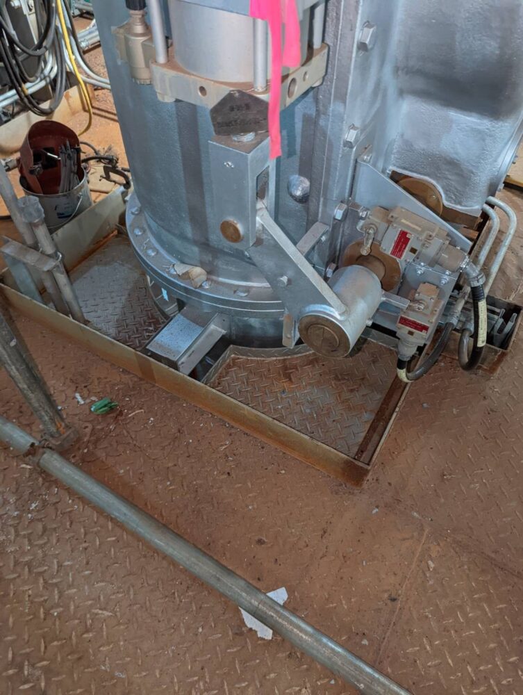 機械据付、チェッカープレート交換溶接